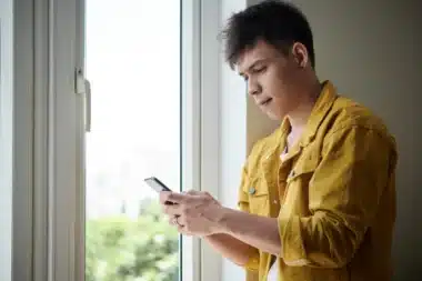 Understanding Delayed Replies in Digital Communication